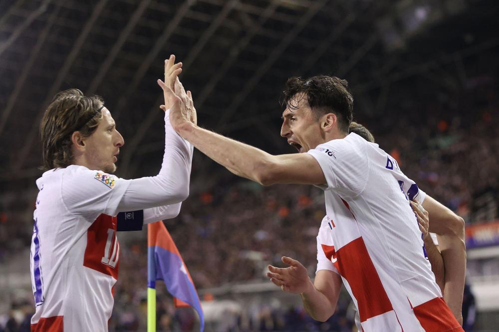 寒冰射手！萨格斯半场9中0仅得2分，邓罗7中1